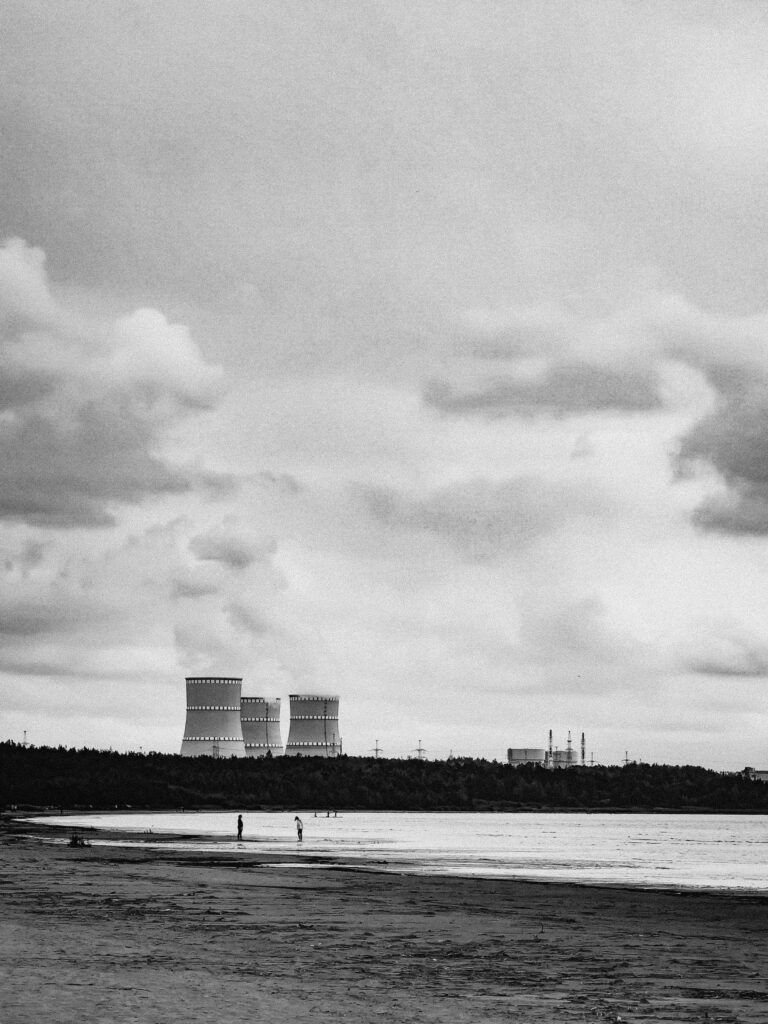 kontrakty na budowę elektrowni jądrowej